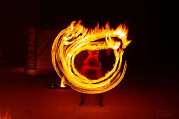 Pokaz tańca z ogniem