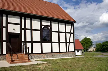 Kościół filialny pw św. Mikołaja Biskupa - Brzeźniak