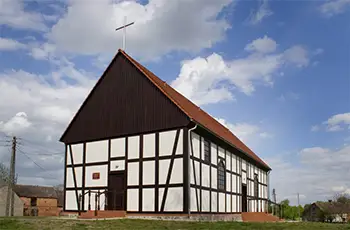 Kościół filialny pw św. Mikołaja Biskupa - Brzeźniak