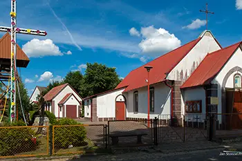 Runowo Pomorskie - Kościół parafialny pw Matki Boskiej Królowej Polski