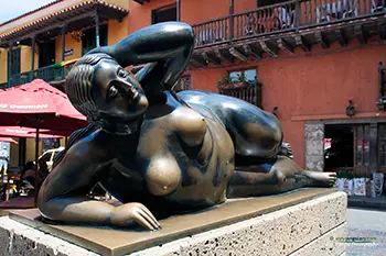 Cartagena - stare miasto. Pomnik Grubej  Kobiety