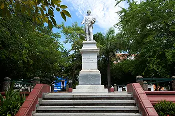 Cartagena - stare miasto - pomnik José Fernández Madrid