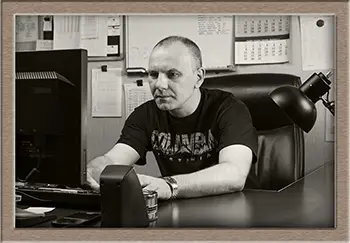 Kapitan w swoim biurze